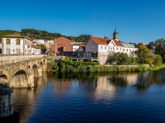 Puente de piedra sobre el río Vez en la localidad de Arcos de Valdevez Portugal
