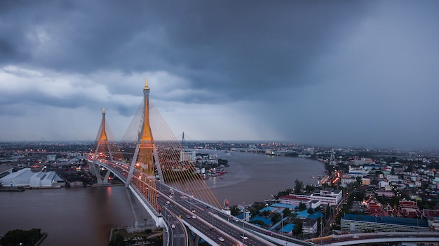 Puente Rama IX en Tailandia