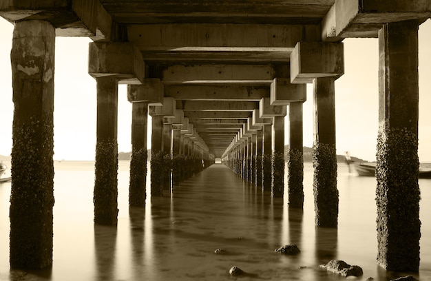 Foto bajo el puente rawai