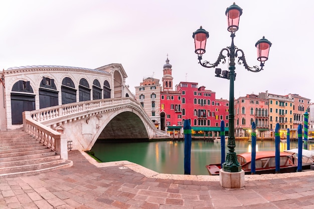 El Puente de Rialto Venecia Italia