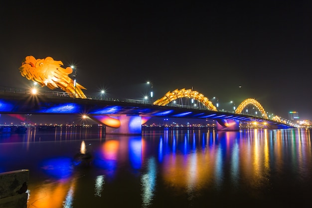 Puente del río dragón