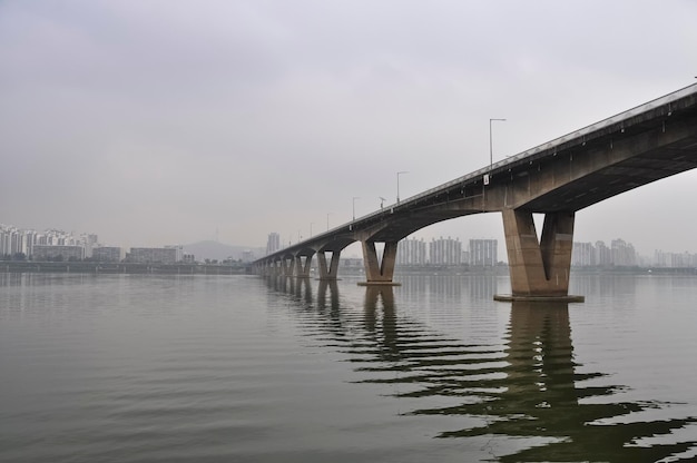 Puente del río Han en Seúl, Corea