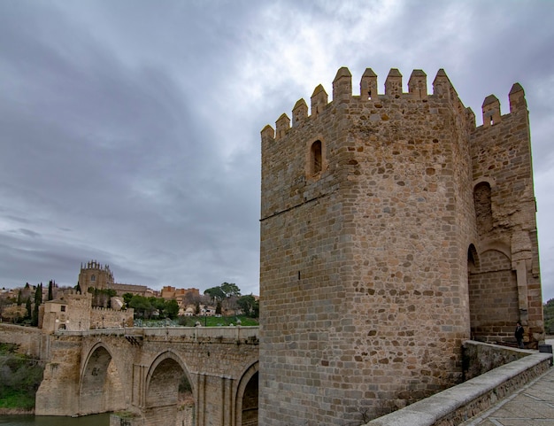 Puente de San Martín sobre el río Tajo Toledo España