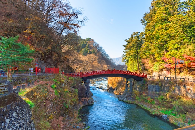 Puente Shinkyo durante el otoño en Nikko