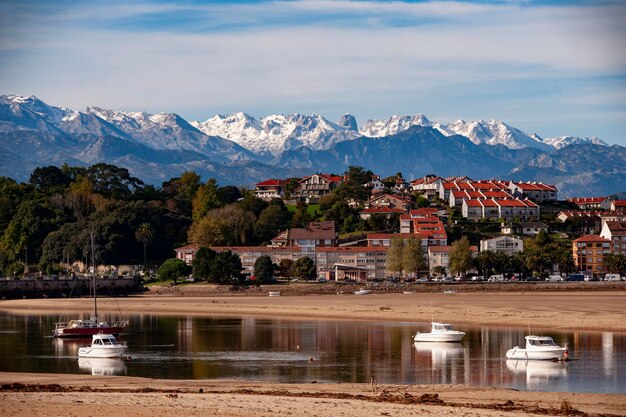 Puente sobre la Ría de San Vicente de la Barquera - Cantabria