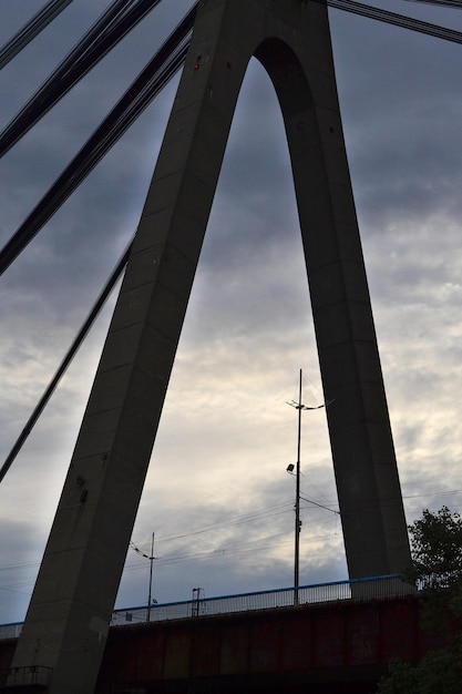 puente sobre el río Dnipro