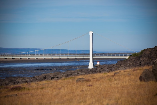 El puente sobre el río islandés Jokulsa a Fjollum