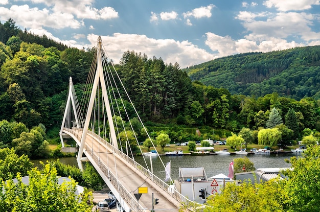 Puente sobre el río neckar en zwingenberg odenwald badenwurttemberg alemania
