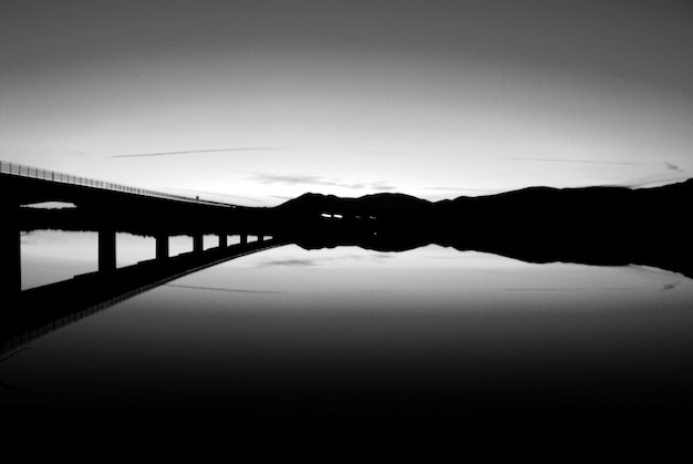 Foto puente sobre el río