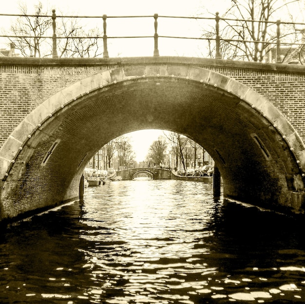 Foto puente sobre el río