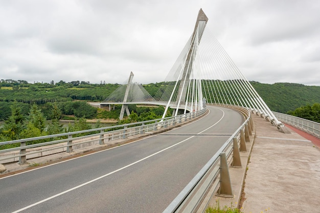 El puente de Terenez en Bretaña