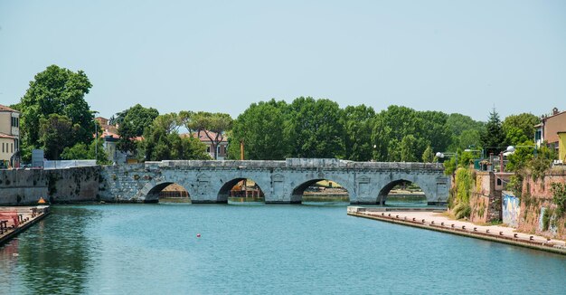 El puente de Tiberio en Rimini Italia