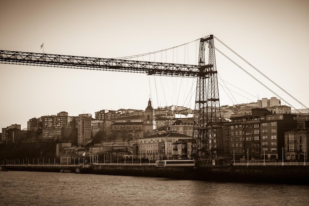 El puente transportador colgante de Bizkaia (Puente de Vizcaya) en Portugalete, España. El Puente que cruza la desembocadura del río Nervión.