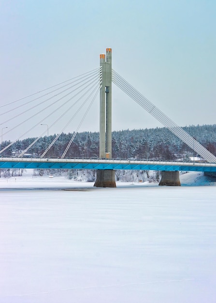 Puente de velas en invierno Rovaniemi, Laponia, Finlandia