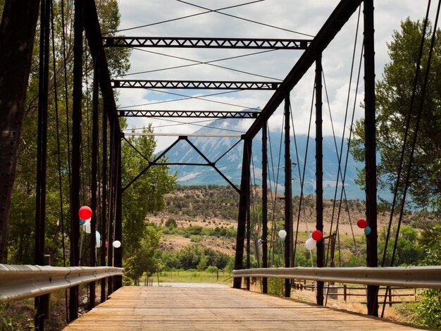 Puente viejo cerca de la bodega en Colorado.