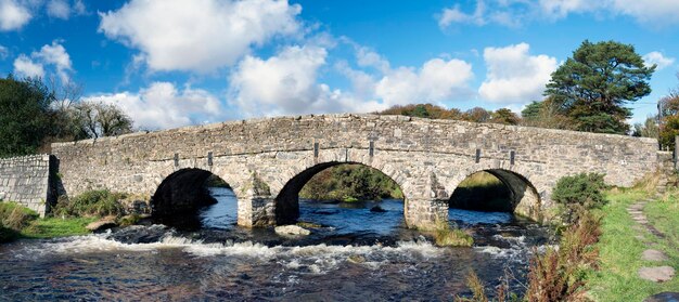 Puente viejo en Dartmoor