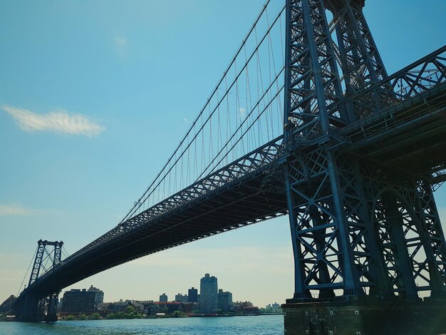 Foto el puente de williamsburg sobre el río este contra el cielo