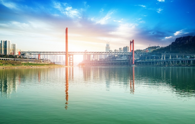 Puentes sobre el río Yangtze y el paisaje de la ciudad de Chongqing en China