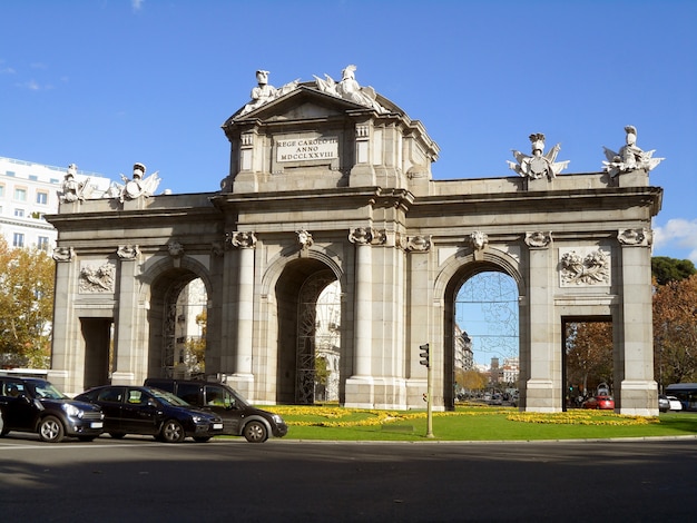 Puerta de Alcalá, el primer arco triunfal posromano moderno construido en Europa, Plaza de la Independencia, Madrid, España