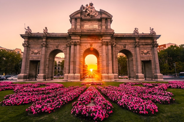 "Puerta de Alcala" -Puerta de Alcala en el centro de Madrid, España.