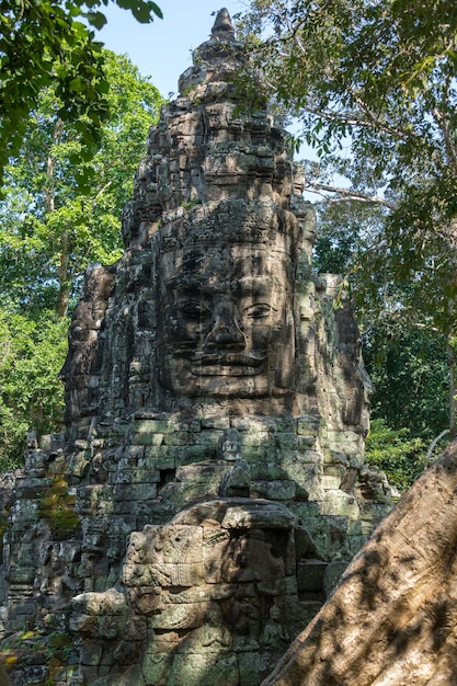 Puerta en Angkor Thom Ankor Wat Camboya