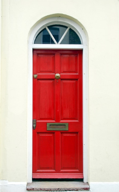 Puerta británica roja