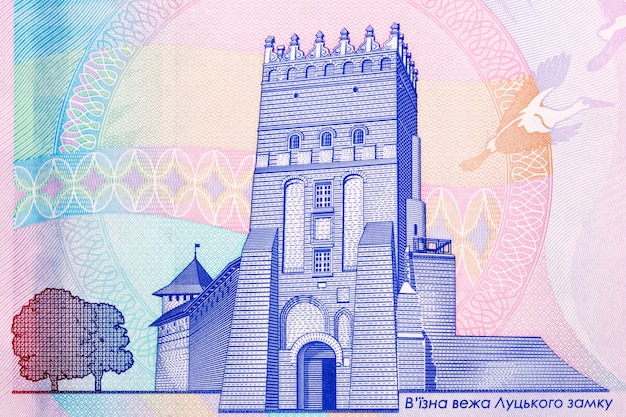 Puerta del castillo medieval Ljubart en Lutsk de dinero ucraniano