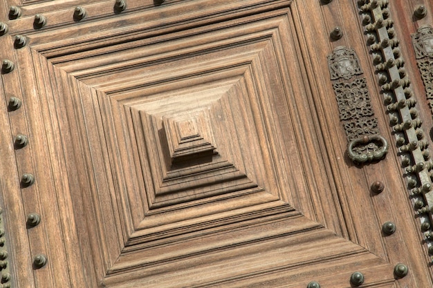 Puerta de la catedral de Évora, Portugal