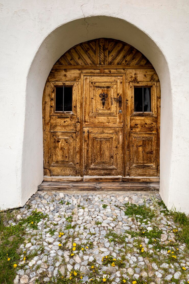 Foto puerta cerrada de un edificio antiguo