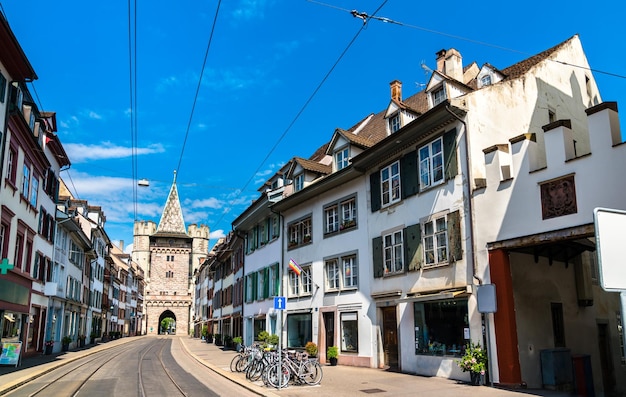 Puerta de la ciudad de Spalentor en Basilea Suiza