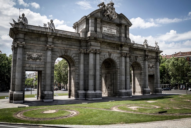 Puerta de Alcalá, Imagem da cidade de Madrid, sua arquitetura característica