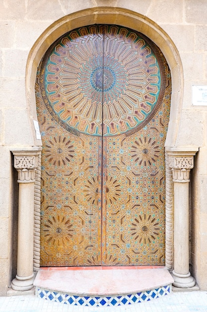 Puerta de un edificio en Kasbah de los Udayas en Rabat Marruecos