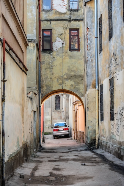 Puerta de enlace en el antiguo Lviv