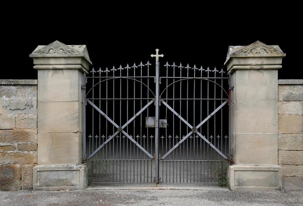 puerta de hierro forjado