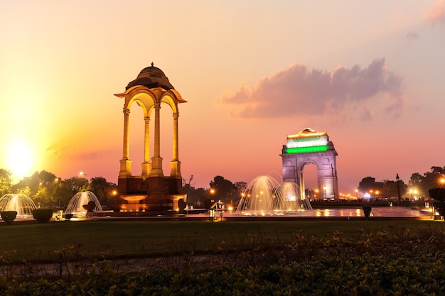 Puerta de la India y el dosel por la noche, Nueva Delhi.