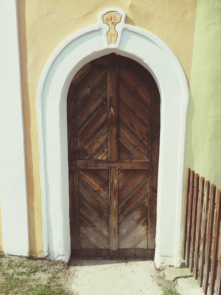 Foto puerta de madera cerrada de la casa