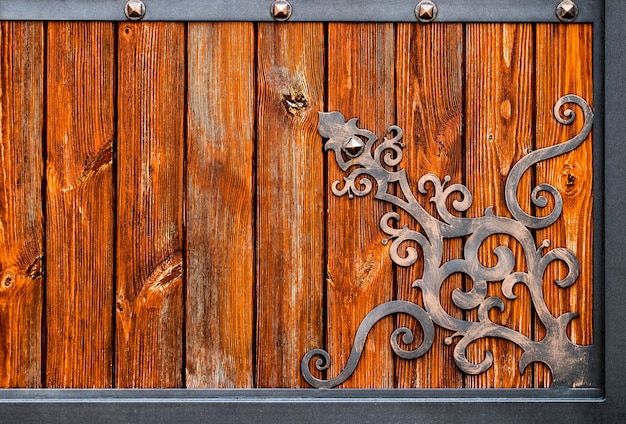 3.100+ Puerta De Madera Y Hierro Forjado Fotografías de stock, fotos e  imágenes libres de derechos - iStock