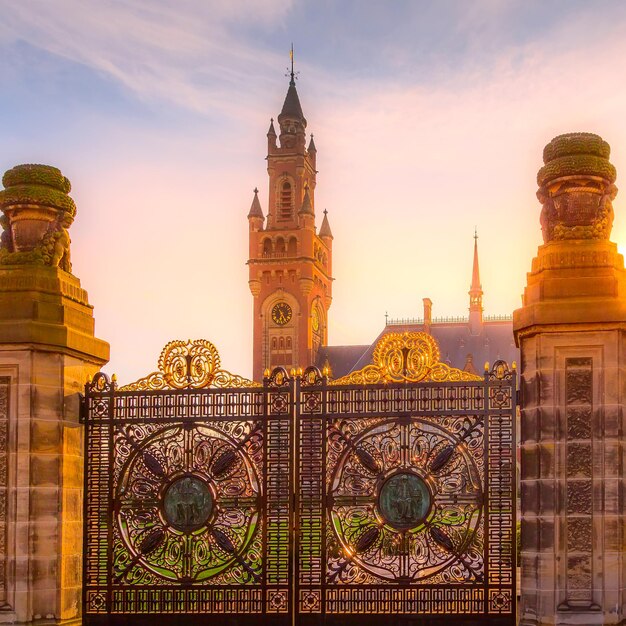 Puerta del Palacio de la Paz en La Haya, Países Bajos