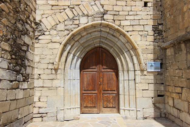 Puerta principal de la iglesia de Sant Joan de Arties.