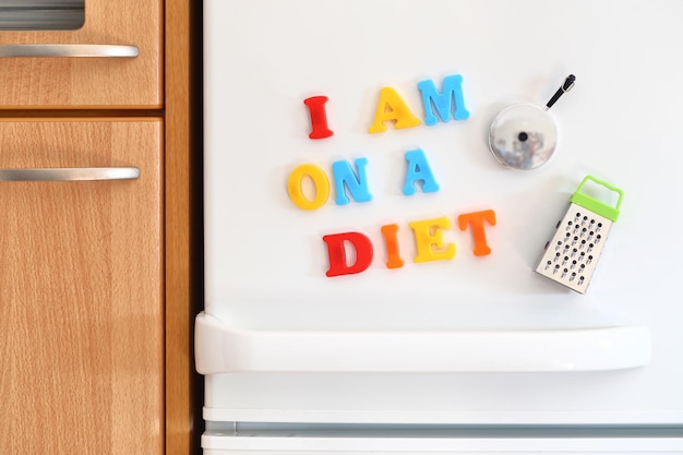 Puerta de refrigeradores con texto colorido Estoy en dieta Dieta