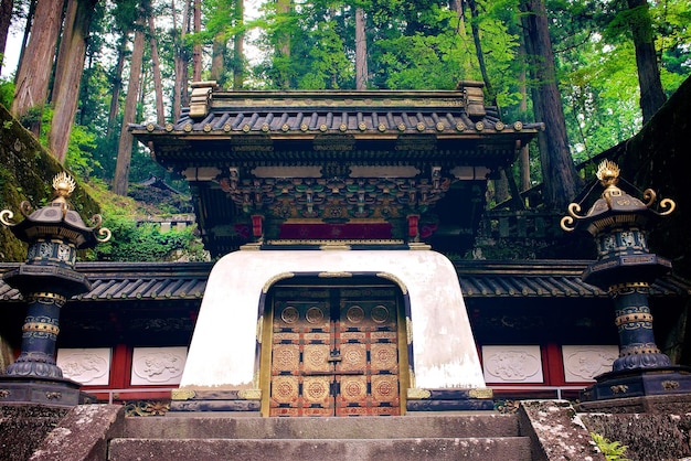 Foto puerta del templo en nikko, japón