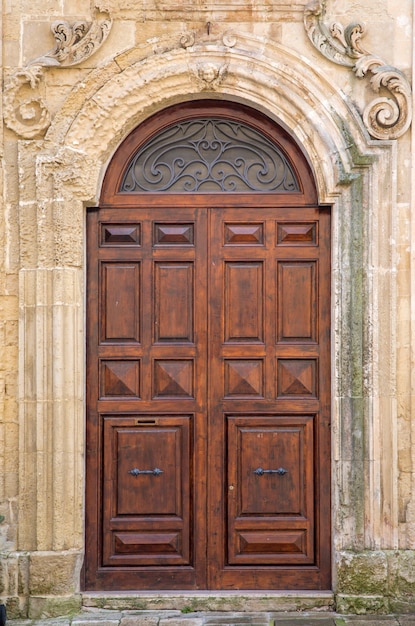 Puerta vieja de Bari, Italia