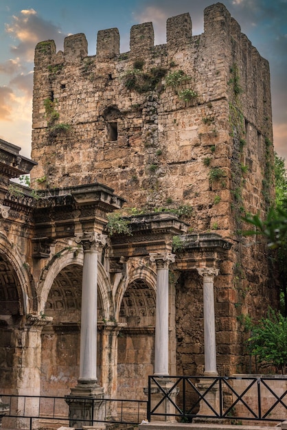 Las puertas de Adriano en Antalya, Turquía