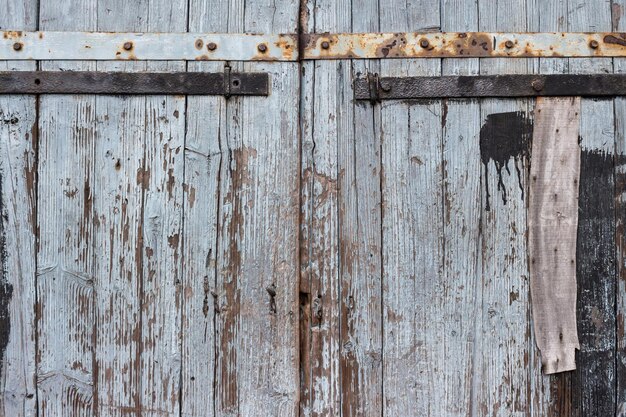 Puertas de un antiguo granero de madera