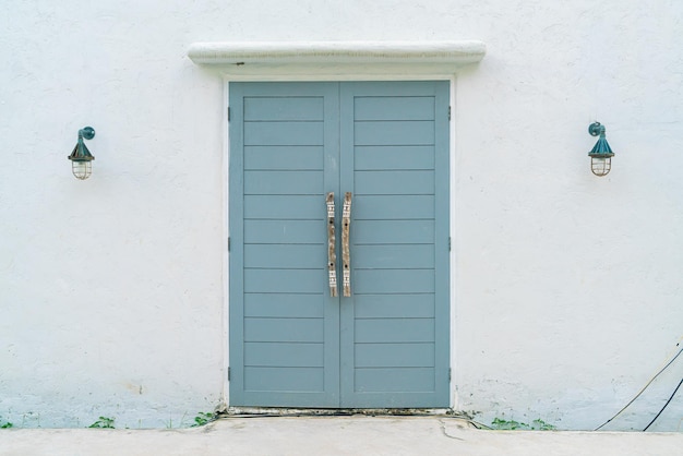 Puertas cerradas del edificio