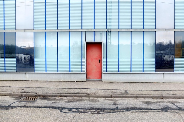 Foto puertas cerradas del edificio