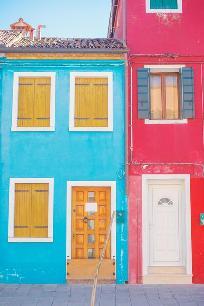 Foto puertas cerradas del edificio