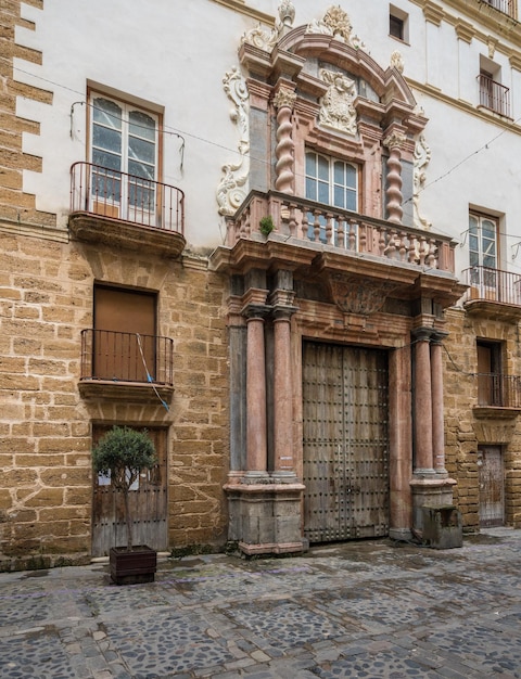 Foto puertas de madera en cádiz sur de españa