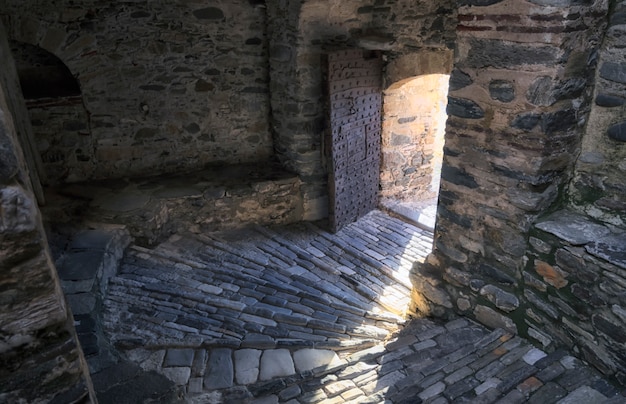 Puertas del sagrado monasterio Jenofonte en Athos, Grecia