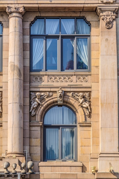 Puertas y ventanas de edificios de estilo europeo del Bund de Shanghai